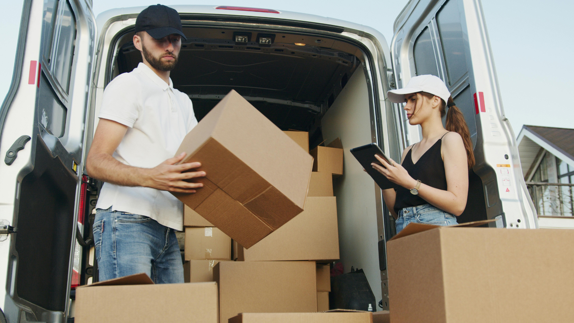 What Should You Know Before Hiring Moving Companies in Newark NJ?